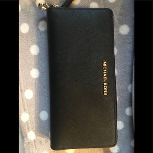 Brand new Michael Kors Wristlet/Wallet