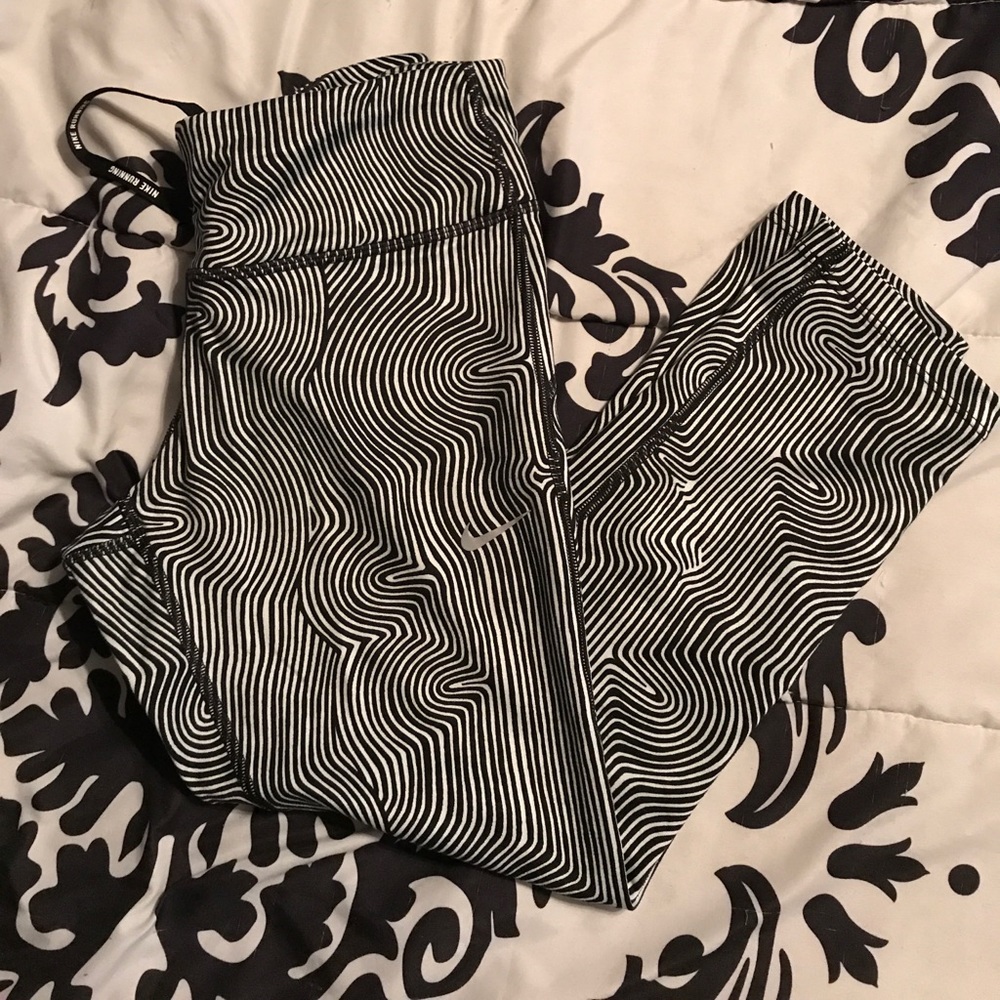 Nike cropped leggings