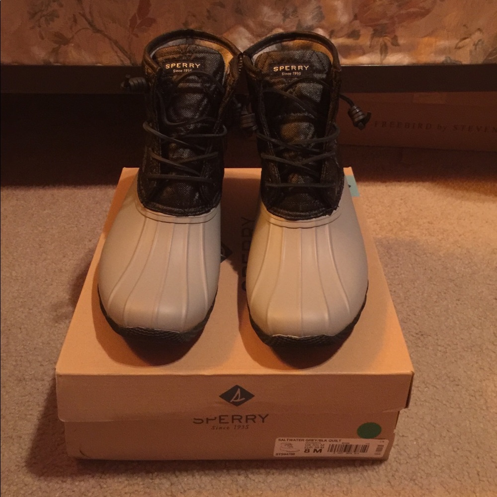 New with box. Sperry saltwater boot. Size 8M.