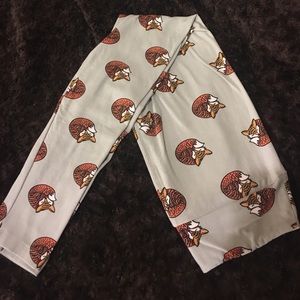 LulaRoe Gray Grey Sleeping Fox OS Leggings