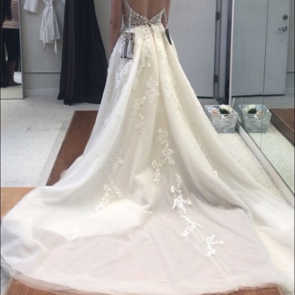 NWT Enzoani Lulu Wedding Dress Tag Size 6 = US 4