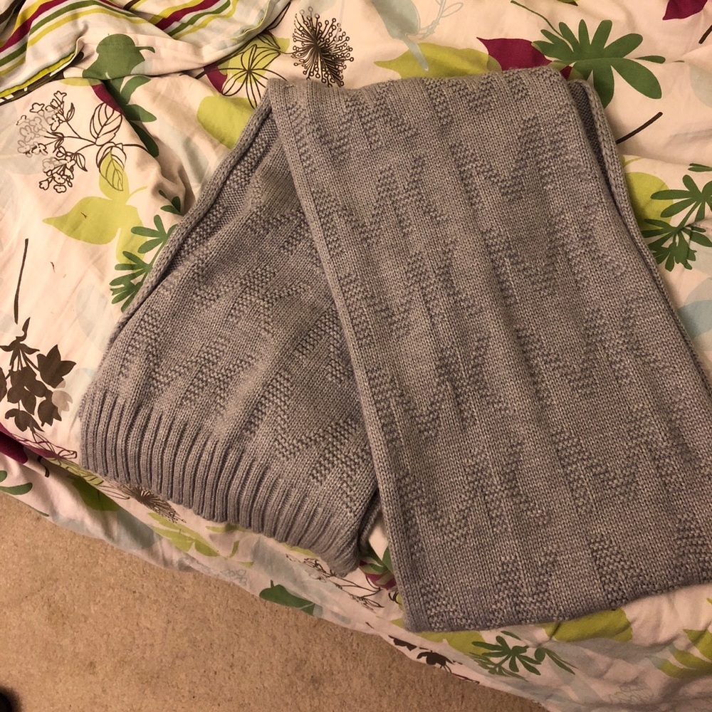 mk gray scarf
