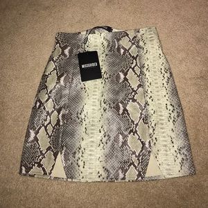 Misguided snakeskin skirt 8