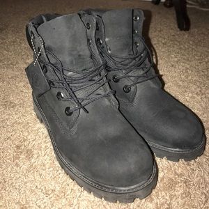 Men’s size 6 (women’s 8) black timberland boot