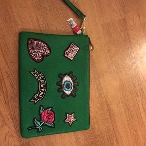 Green clutch/wristlet bag