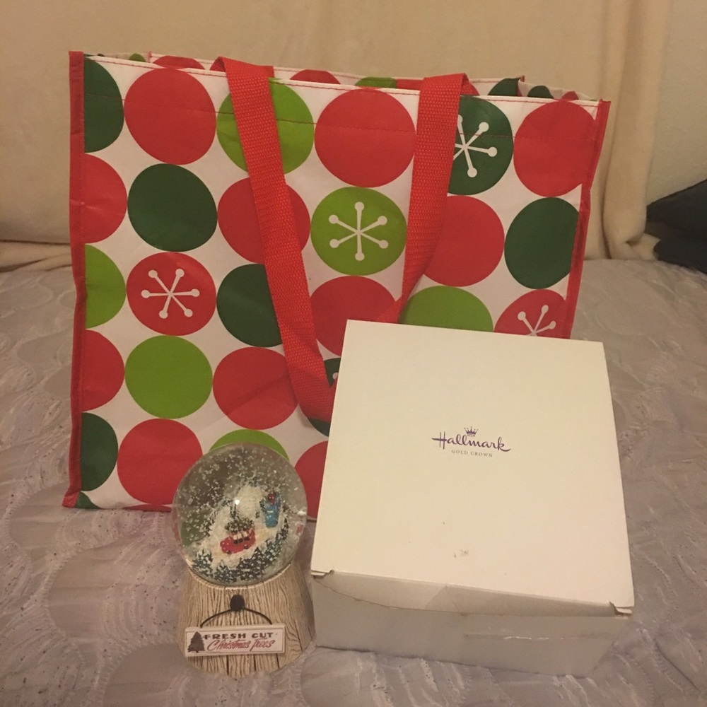 Hallmark Fresh cut christmas trees snowglobe