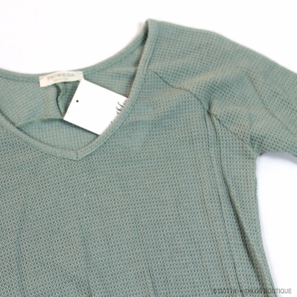 Waffle Knit Thermal V-Neck Shark Bite Hem - Picture 6 of 7
