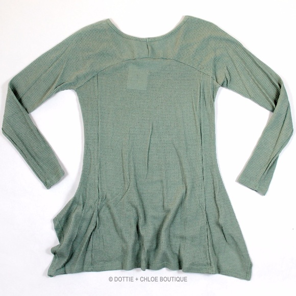 Waffle Knit Thermal V-Neck Shark Bite Hem - Picture 3 of 7