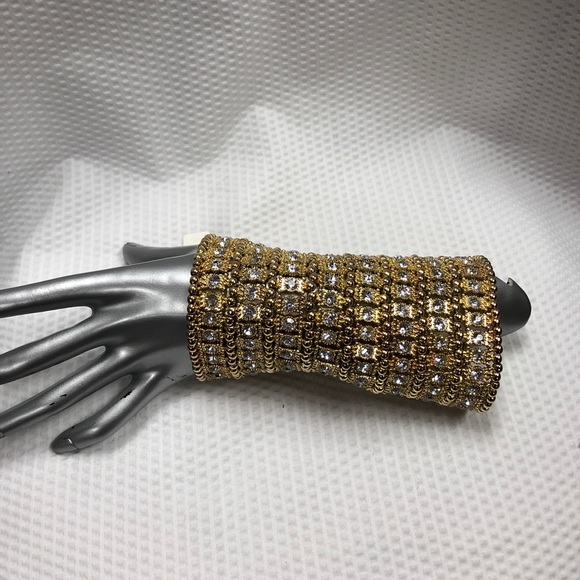 8 Layers Crystal Stretch Bracelet - Picture 2 of 5