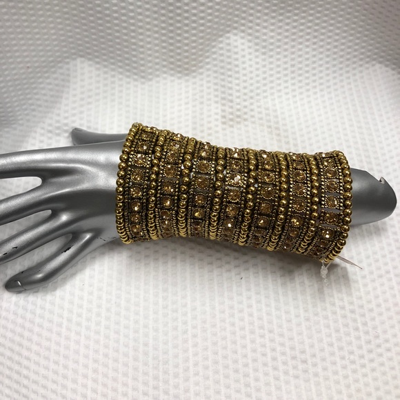 7 Layers Crystal Stretch Bracelet - Picture 2 of 5