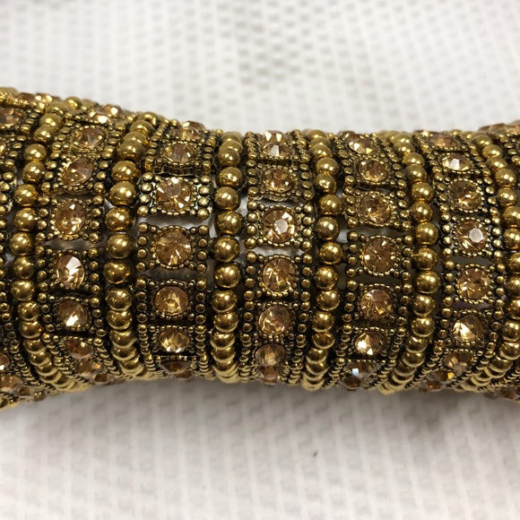 7 Layers Crystal Stretch Bracelet - Picture 3 of 5