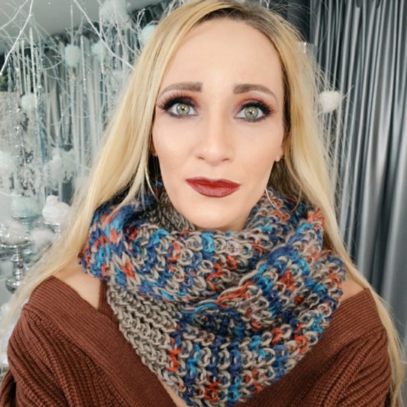 MULTI COLORED KNITTED SCARF - Picture 2 of 3