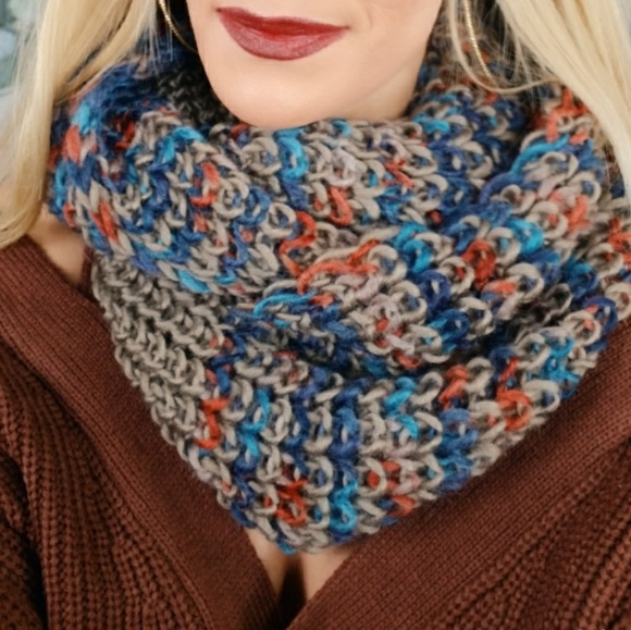 MULTI COLORED KNITTED SCARF - Picture 3 of 3