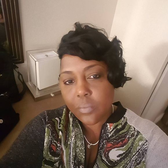 Meet your Posher, Aquila - Picture 1 of 1