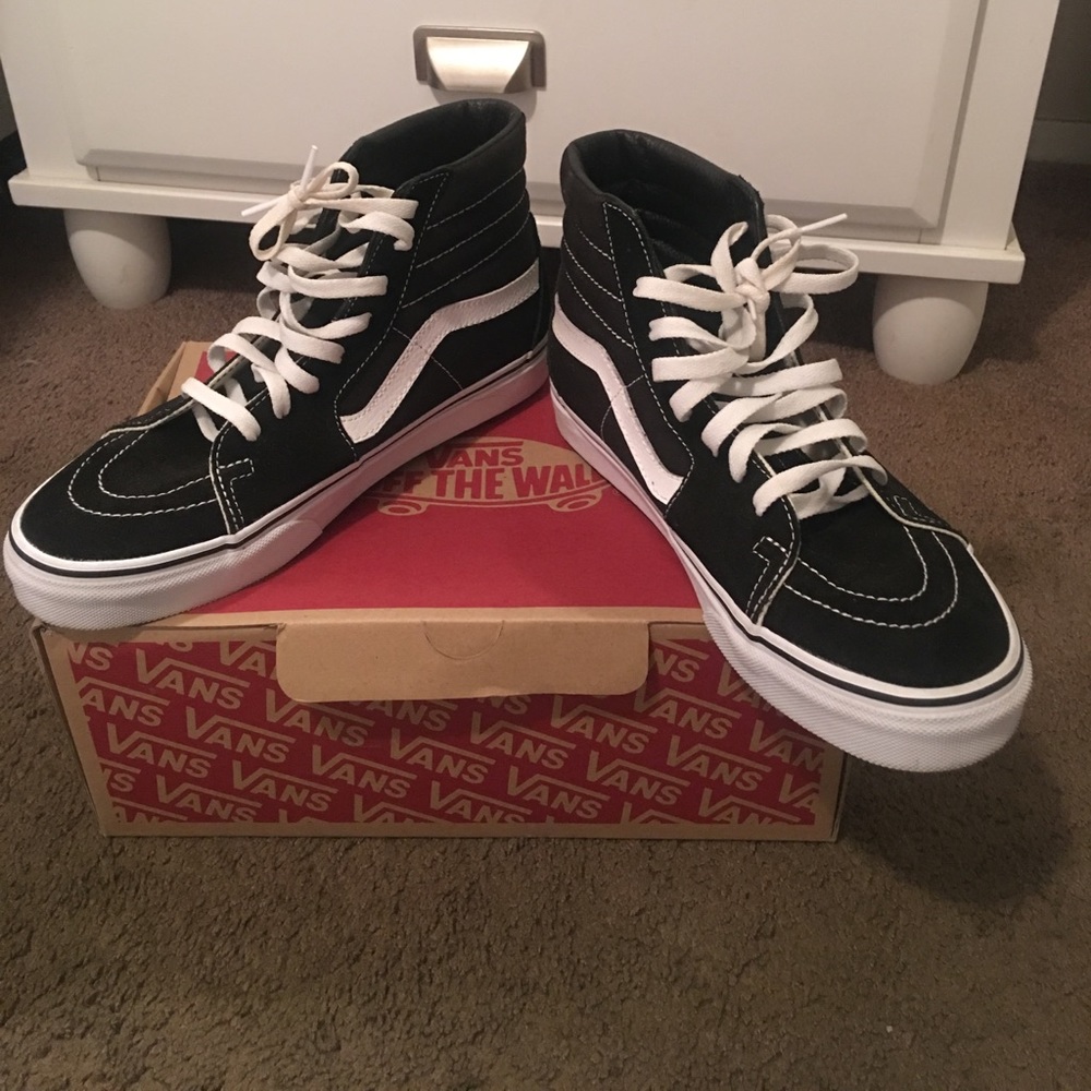 Never worn unisex Black and white high top vans