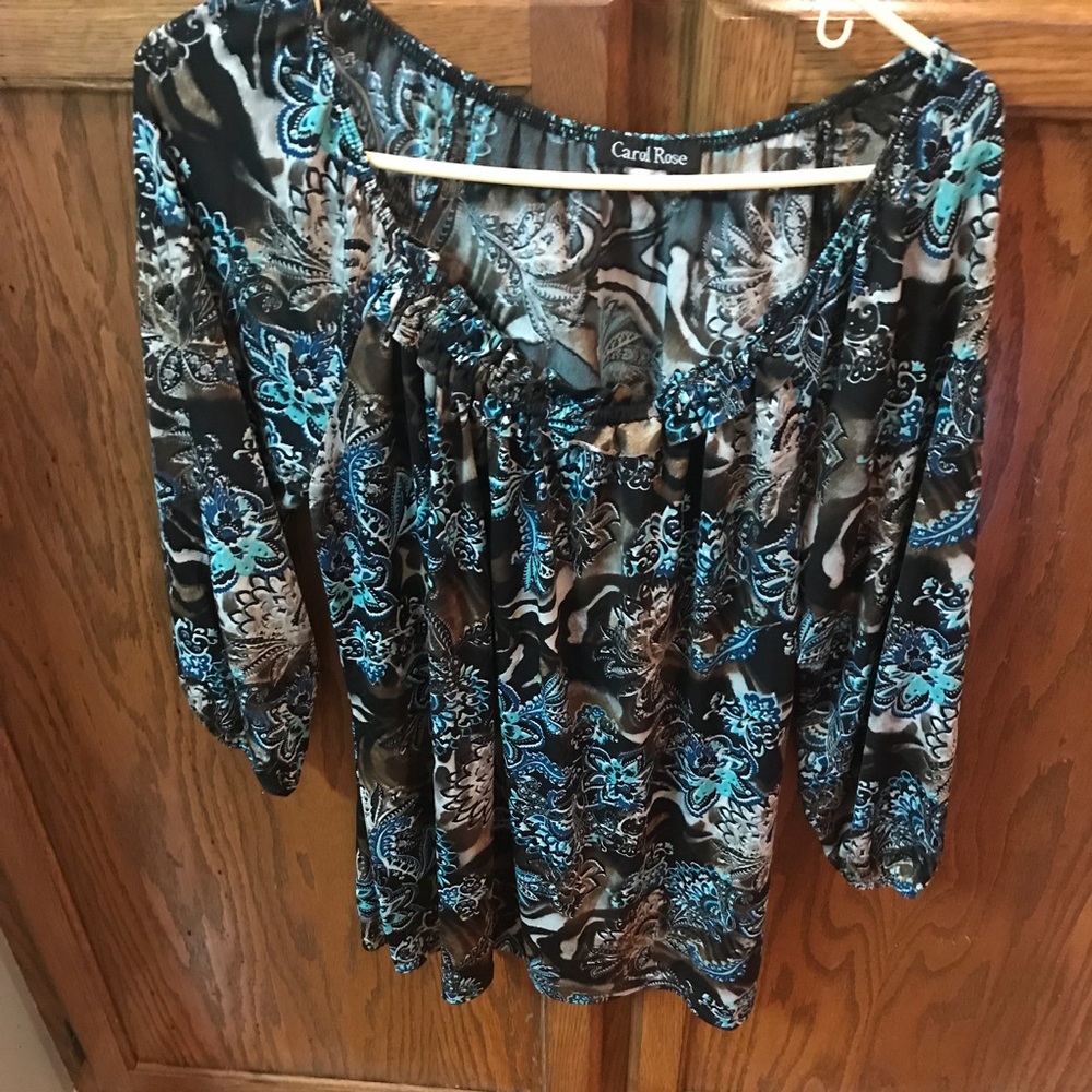 Ruffle accent top