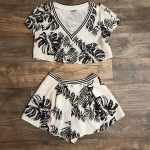 Black and white Hawaiian two piece