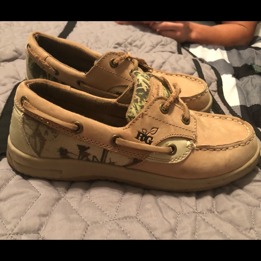 Realtree girl sperrys