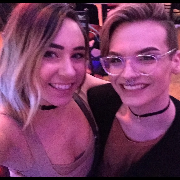 Meet your Posher, Erica - Picture 2 of 6