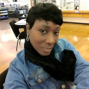 Meet your Posher, Phyllis