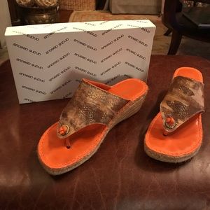 Andre Assous - Camo/orange sandal - 9M