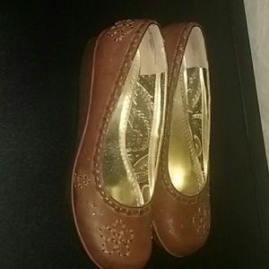 Size 7.5 Bingo Wedge Type Shoes