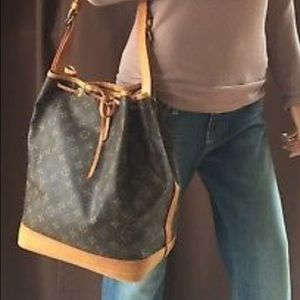 Authentic Louis Vuitton - canvas monogram Noe GM