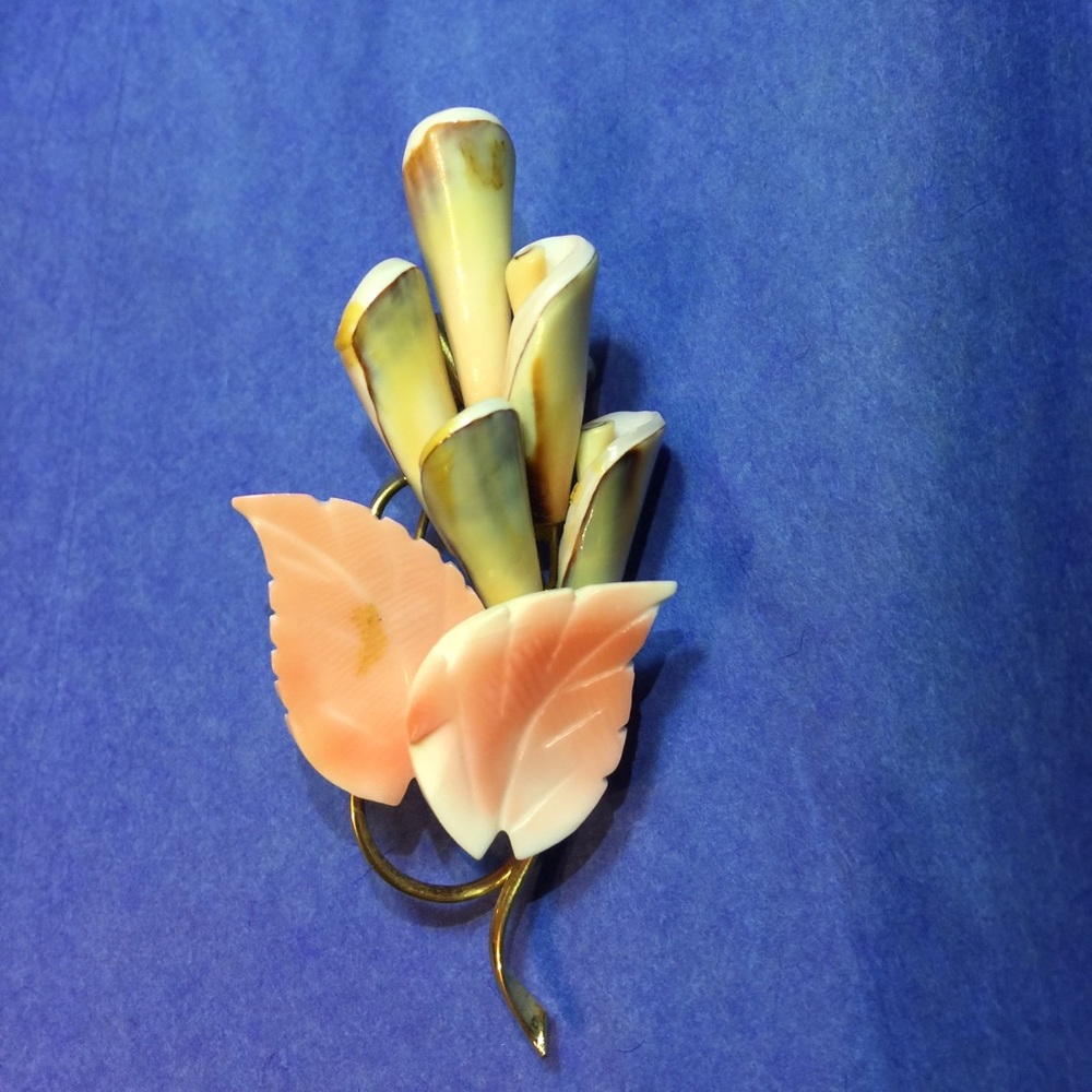 Vintage brooch made entire of seashells
