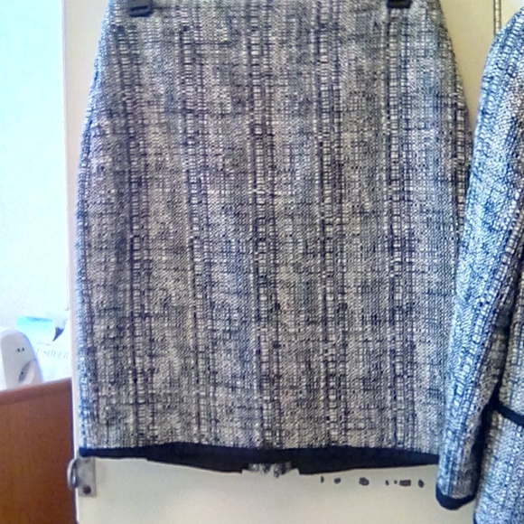 Talbot's Stunning 2pc black & white suit - Picture 3 of 8