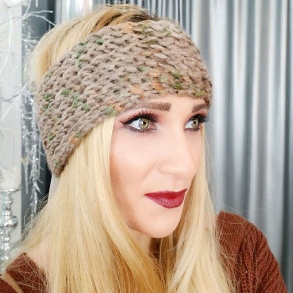 . Accessories - KNITTED HEADBAND Gift