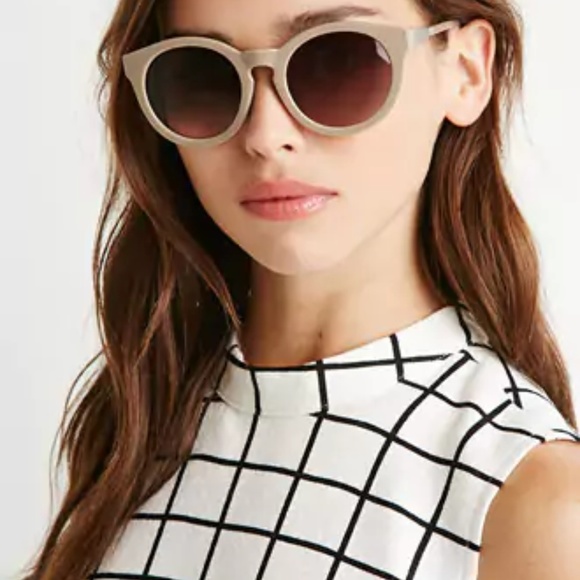 Forever 21 Accessories - 🕶🕶 LIKE NEW Round Notched-Bridge Sunglasses