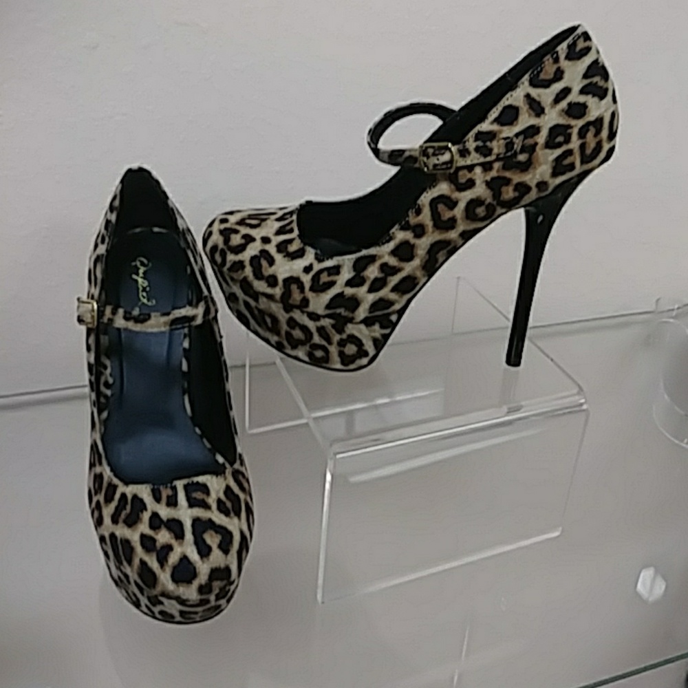 Qupid camel leopard platform gloss heels