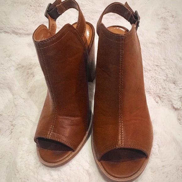 LC Lauren Conrad Shoes - Lauren Conrad Hopper Heel