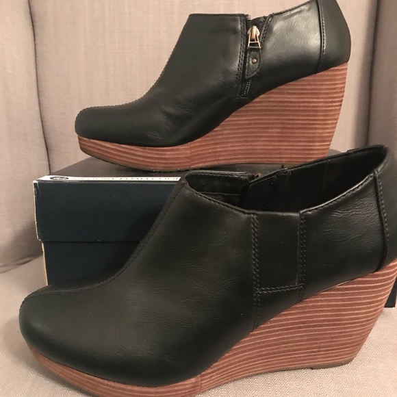 dr scholl's classify wedge bootie