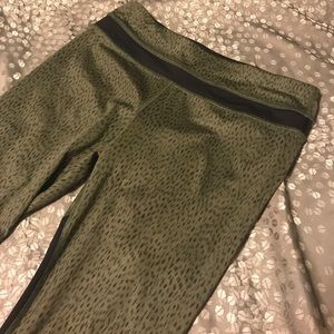 Lululemon cropped pants