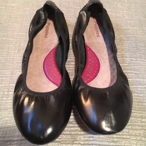 Hush Puppies black flats - super comfy size 8