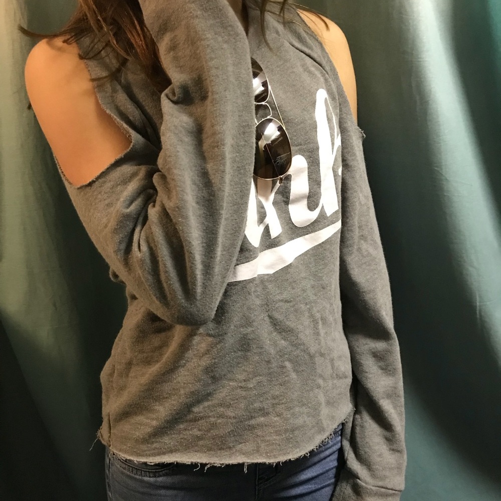 Cold shoulder sweater form Vspink