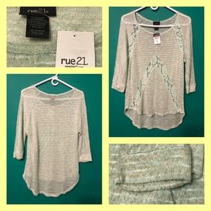 RUE 21 LONG SLEEVES CARDIGAN SIZE MEDIUM