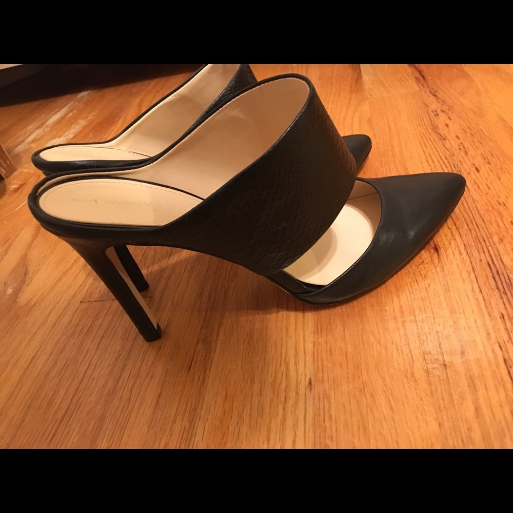 Banana Republic pumps in black