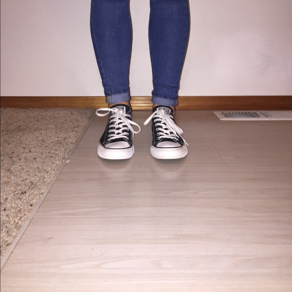 Black low top converse