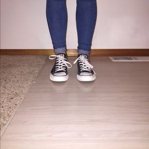 Black low top converse