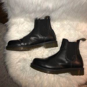 NWOT Doc Marten Chelsea Boots