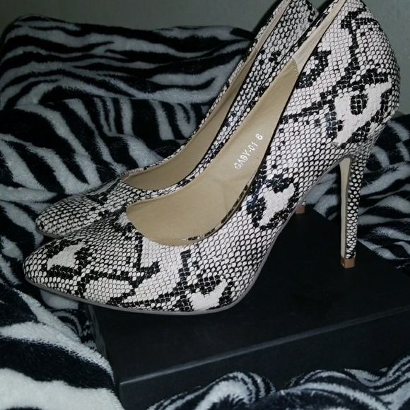 Snake Skin Pumps - Size 8 - Picture 1 of 3