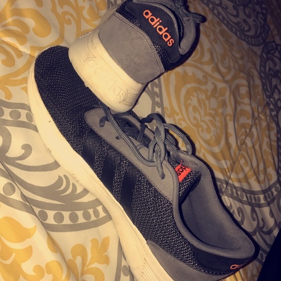 Men's adidas tennis shoes - Picture 1 of 4