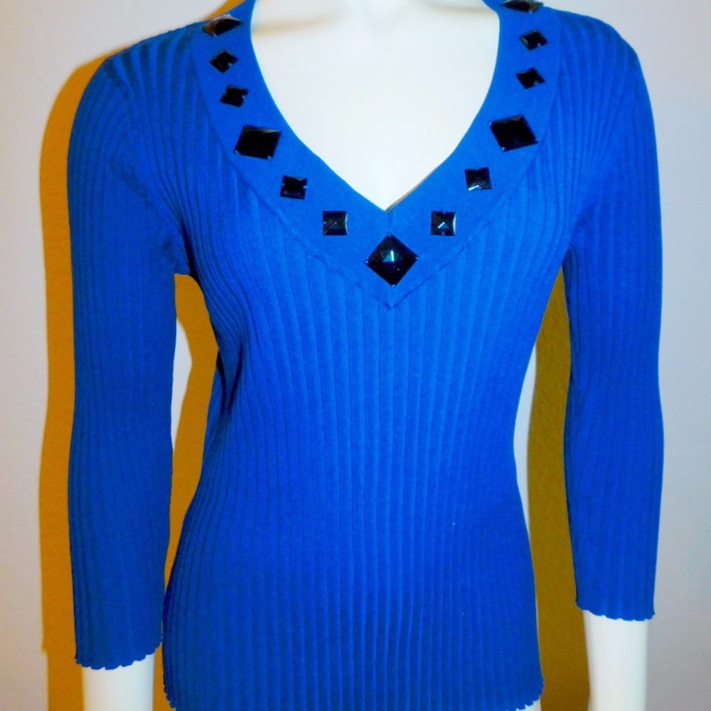 Medium August Silk Blue Top Sweater V-neck