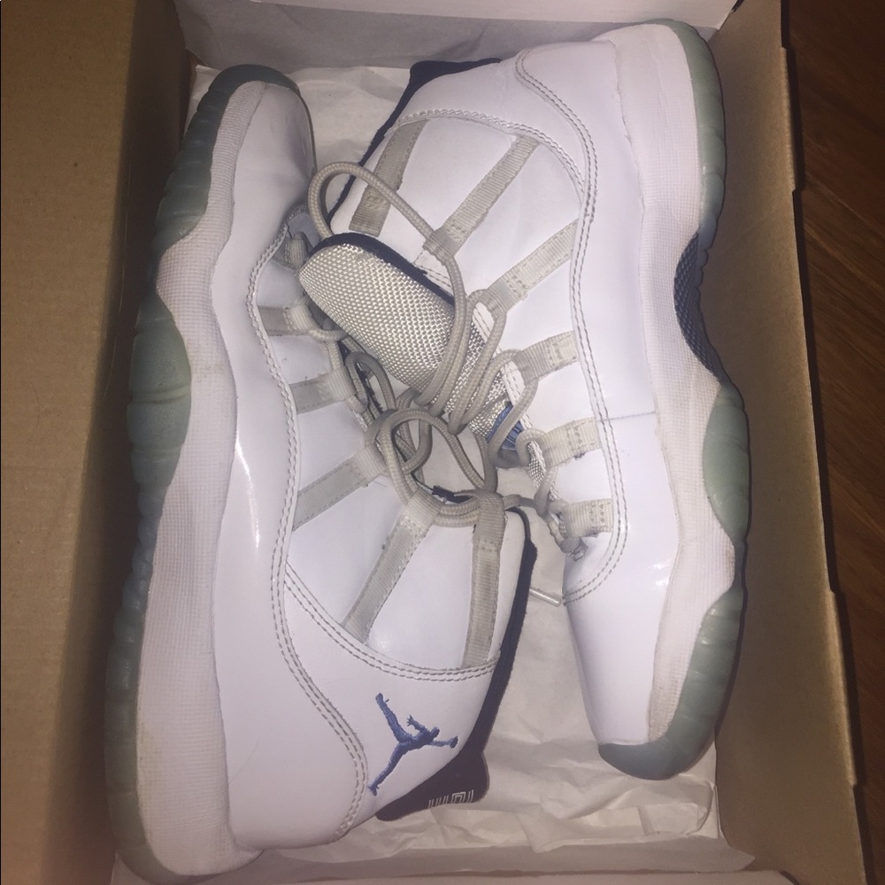 Jordan 11 Legend Blues