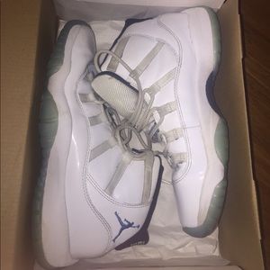 Jordan 11 Legend Blues