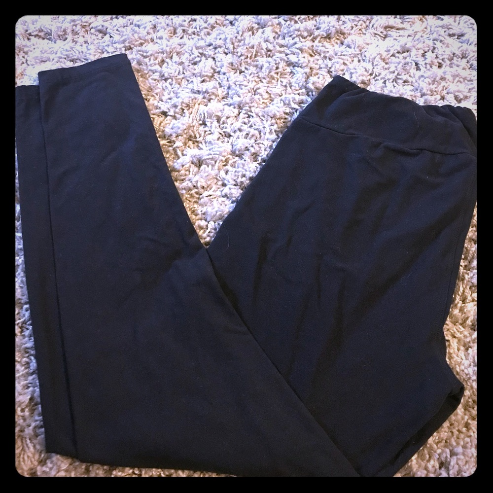 🦄Hard to find SOLID BLACK LLR Leggings. T&C