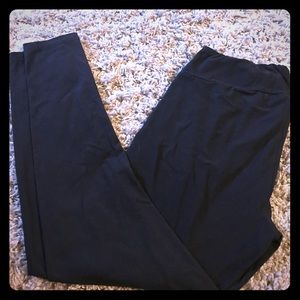 🦄Hard to find SOLID BLACK LLR Leggings. T&C