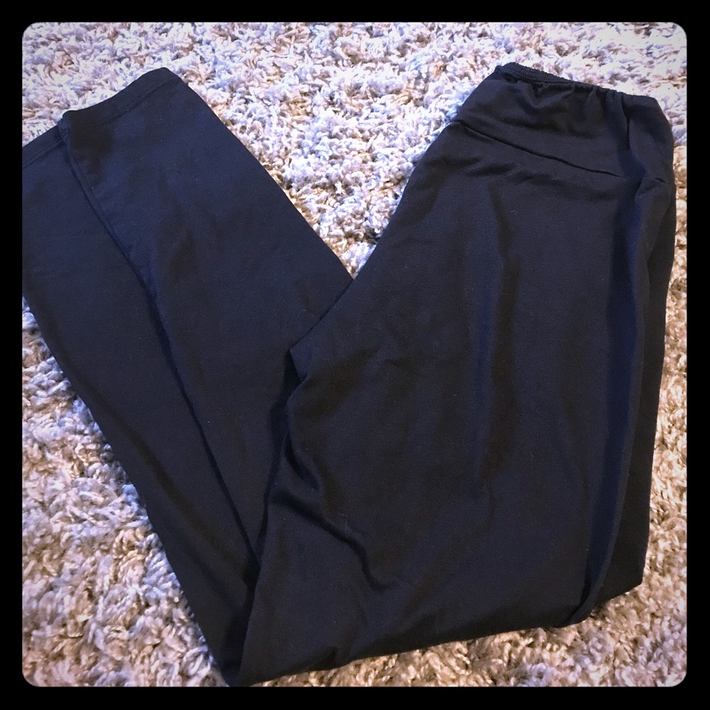 🦄Rare/Hard to find SOLID BLACK LLR leggings. OS